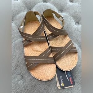 SPENCO Andi Sandals In Smoke Brown NWT Shoes Comfort Shoes Summer Strappy Size 8